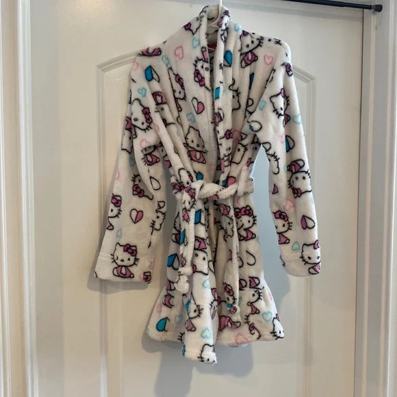 Hello Kitty Robe - Picture 1 of 3
